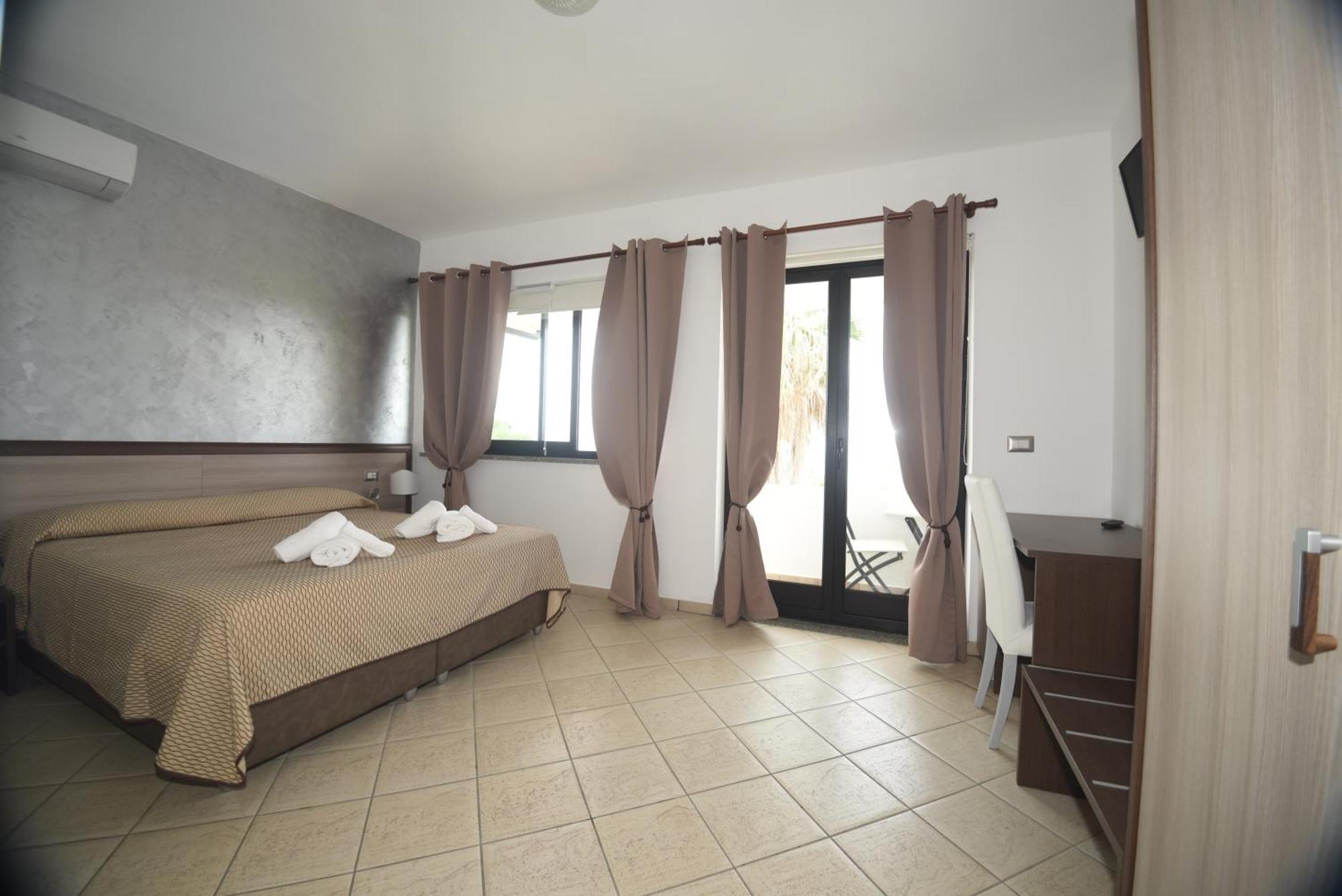 Villaggio Pineta Petto Bianco Capo Vaticano Quarto foto