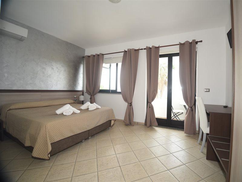Villaggio Pineta Petto Bianco Capo Vaticano Exterior foto